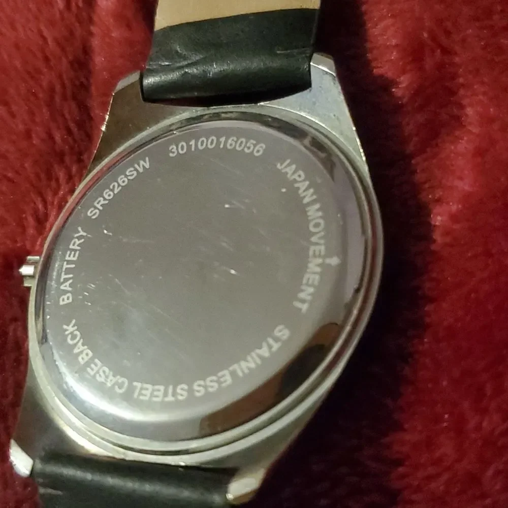 Unlisted Kenneth Cole Minimalist‎ Men's Watch Wristwatch Black Red Silver Analog